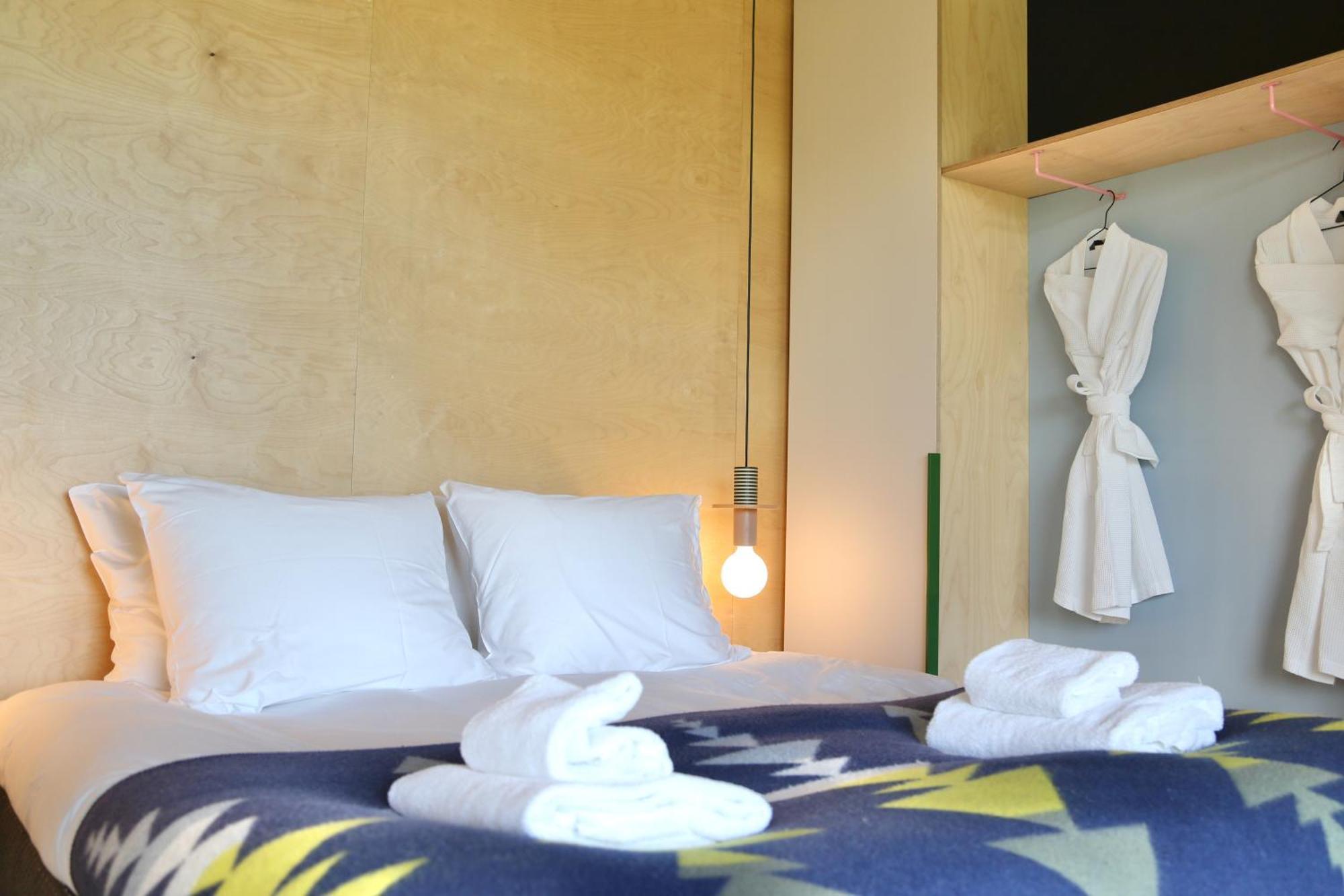 Basecamp Amsterdam Hotel Exterior photo